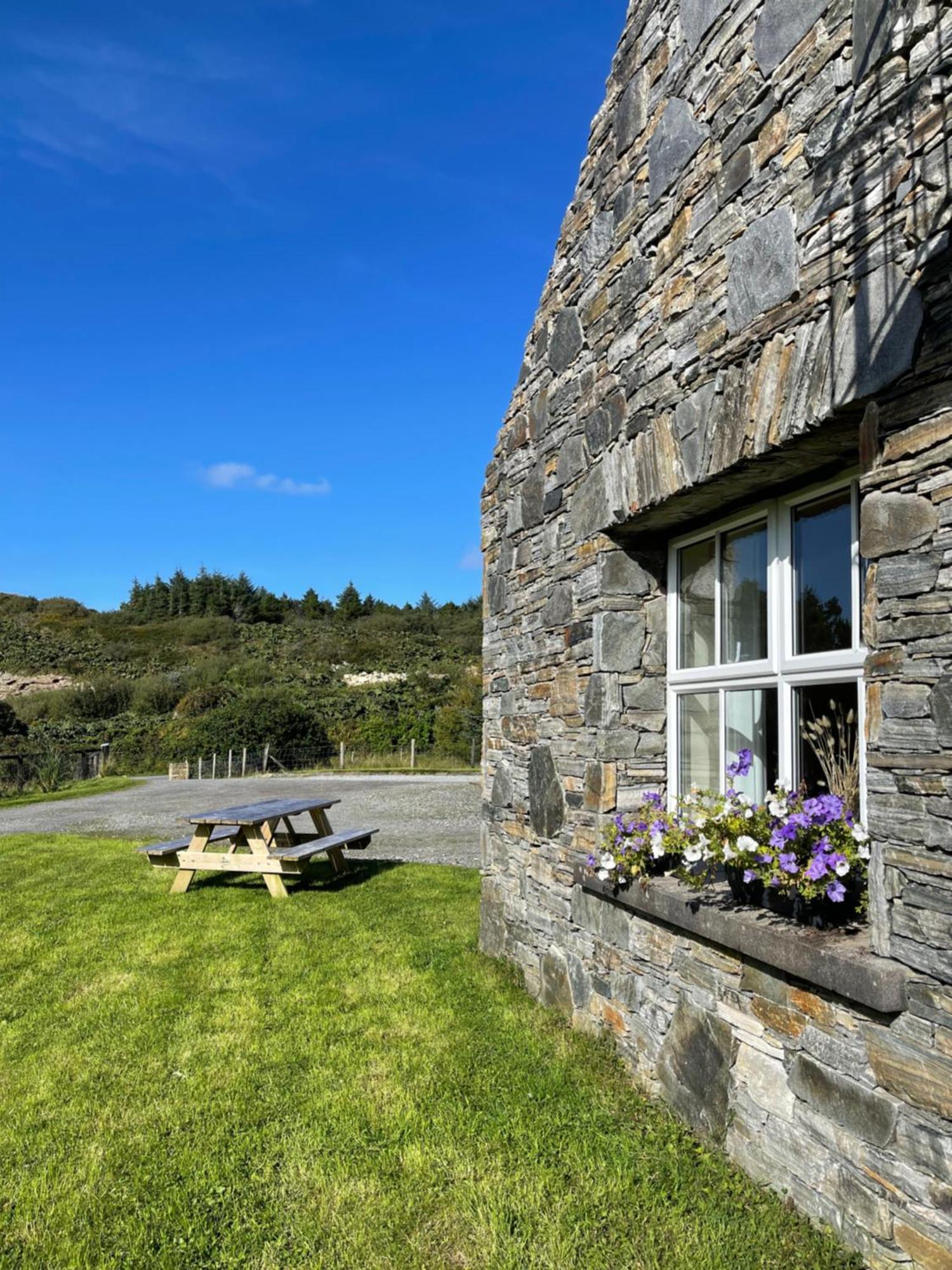 Shanakeever Farm - 2 Bedroom Apartment Clifden Exterior foto